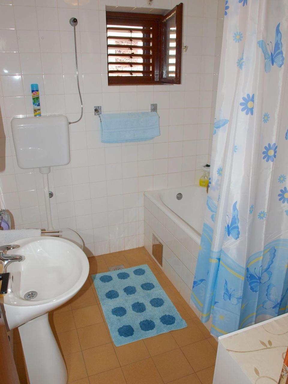 Apartments Mirja - 100M From The Beach & Parking Trogir Exterior photo